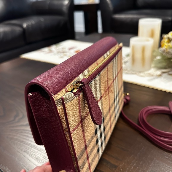💯 Authentic Burberry Haymarket Check Loxely Crossbody Bag in Dark Plum Color - Picture 6 of 15